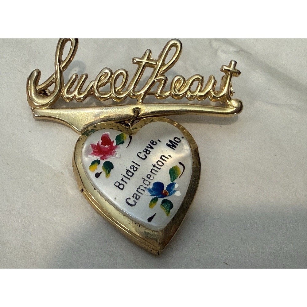 Vintage Sweetheart Locket Pin Mother of Pearl Windsor Canada Gold‎ Tone Cute EUC